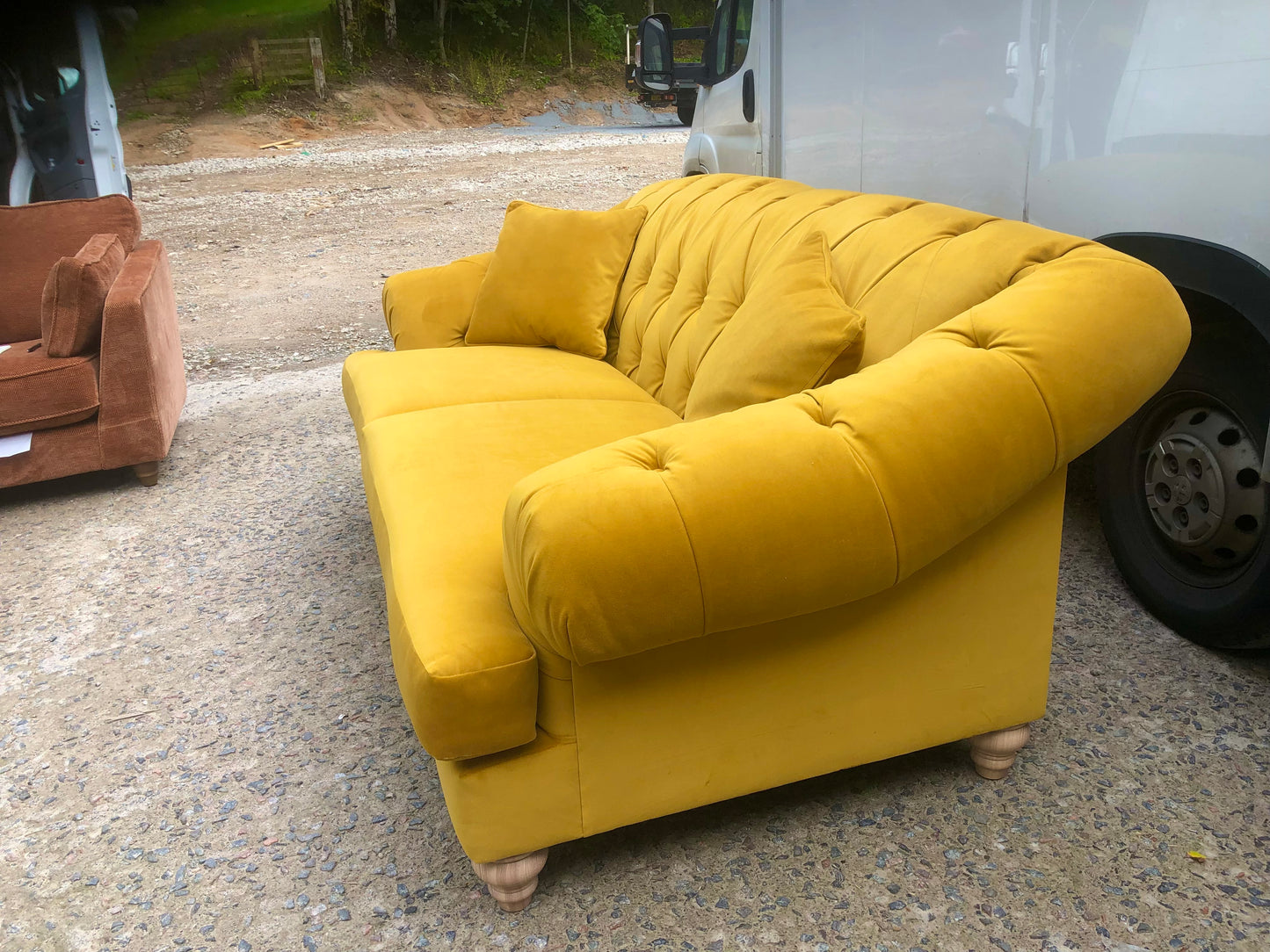 Mellow Yellow! Stunning 3 Seater Sofa