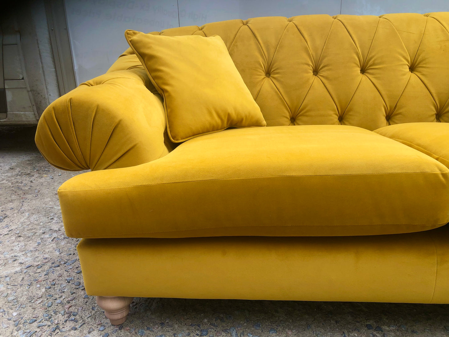 Mellow Yellow! Stunning 3 Seater Sofa