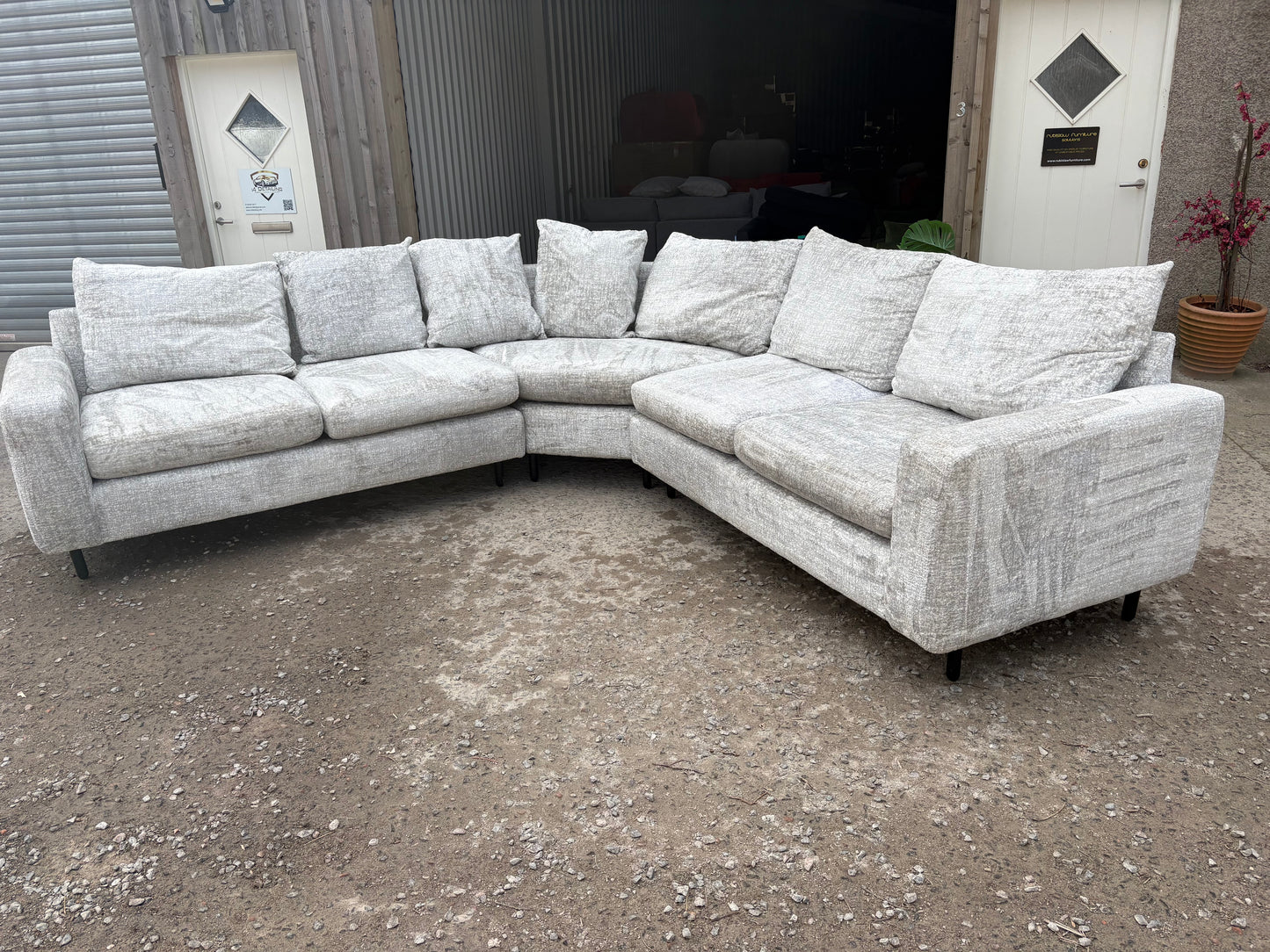 *Crazy price to clear* Ex Display large corner sofa