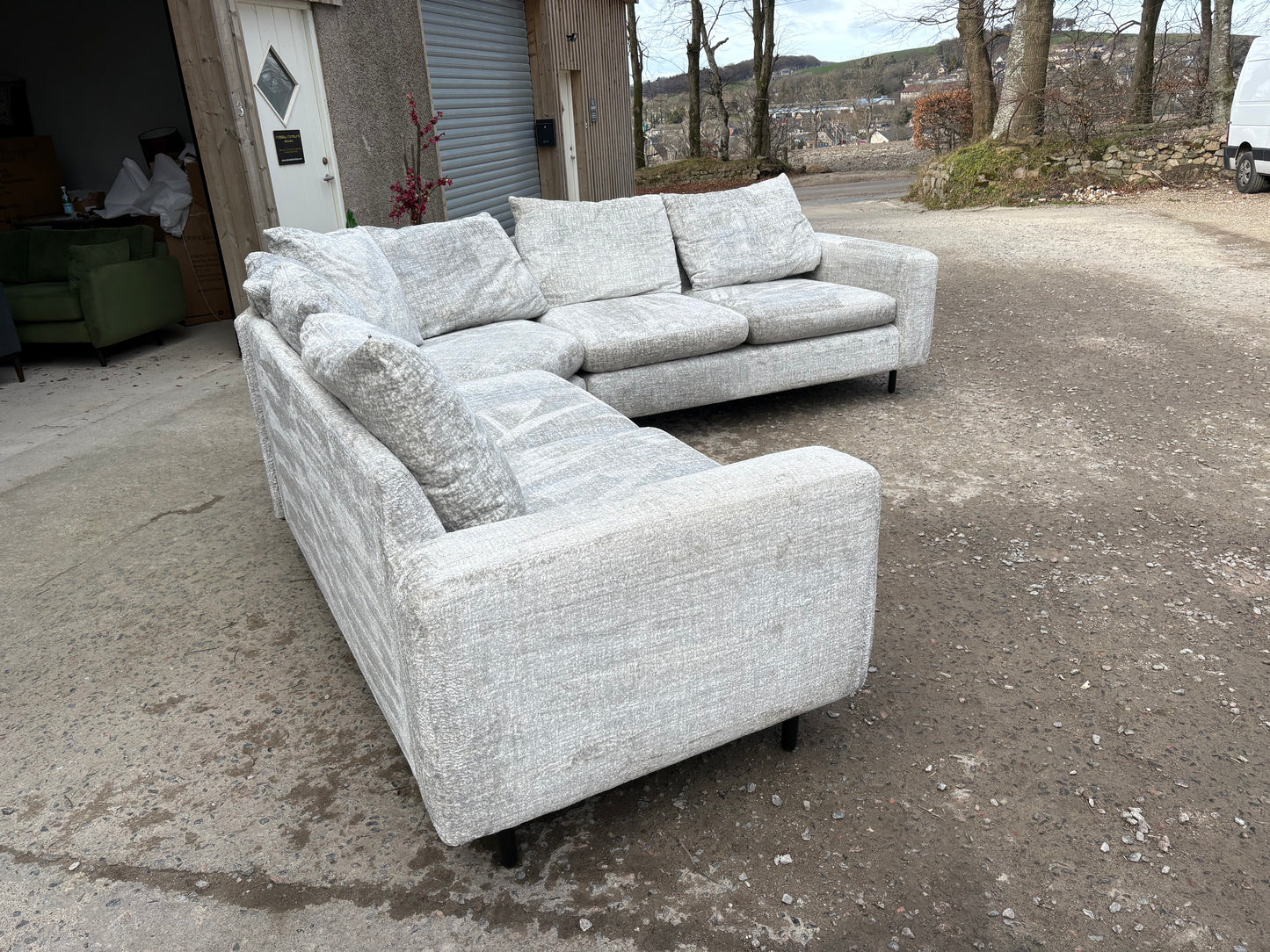 *Crazy price to clear* Ex Display large corner sofa