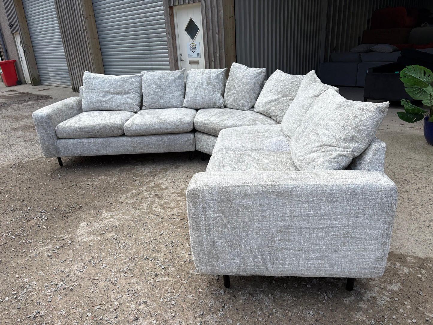 *Crazy price to clear* Ex Display large corner sofa