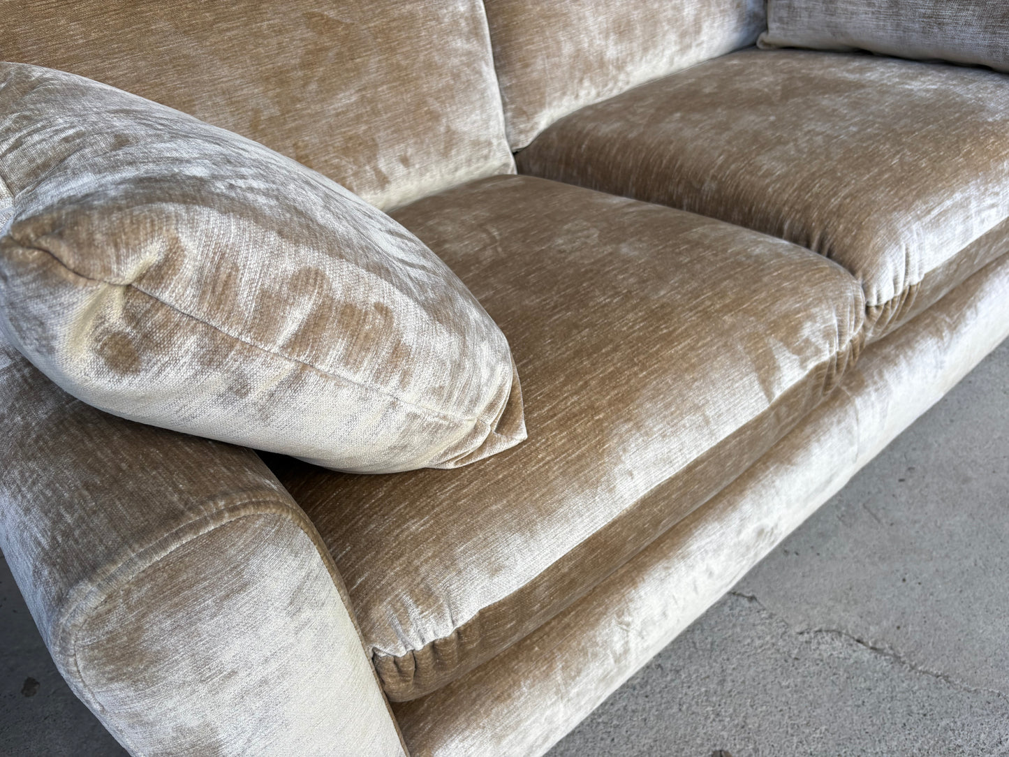 New end of season 2 seater in Champagne Velvet